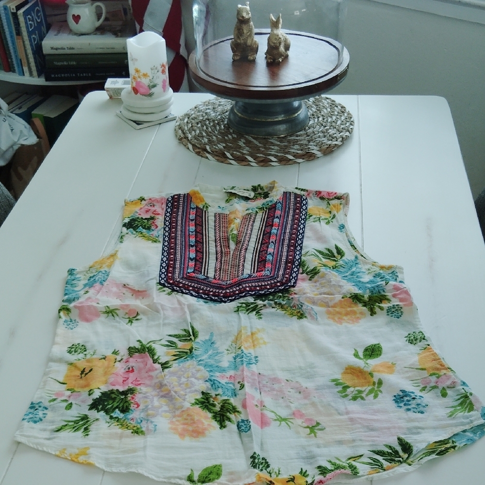 EUC Magazine Floral Sleeveless Top